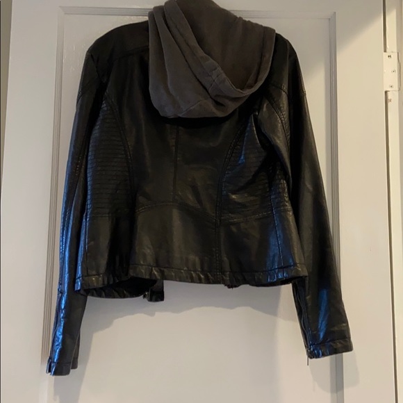 Leather jacket - Picture 3 of 3